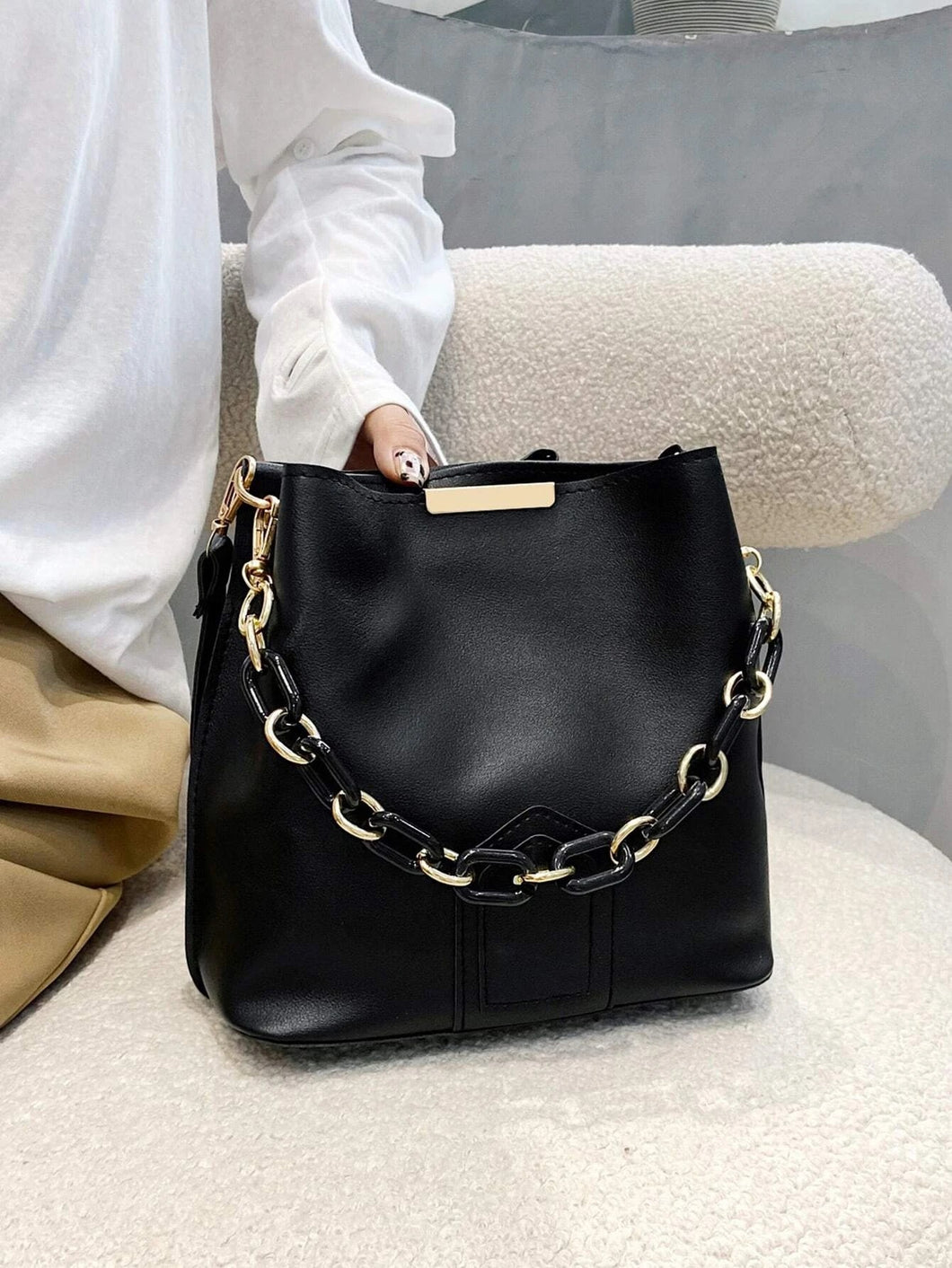Minimalist Chain Bucket Bag