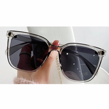 Load image into Gallery viewer, Women&#39;s Oversized Fashion sunglasses
